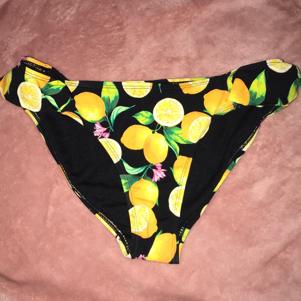 Black Women’s Medium bikini bottom , Like new